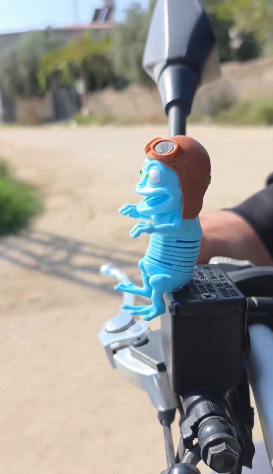 O Crazy Frog chegou para dar mais personalidade à sua moto!